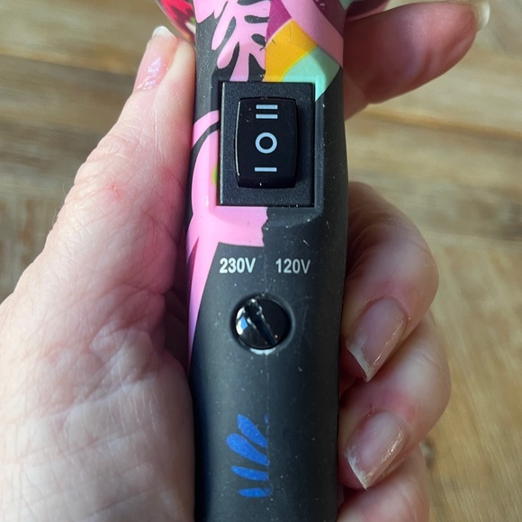 Travel hairdryer, and curling iron - Picture 4 of 8